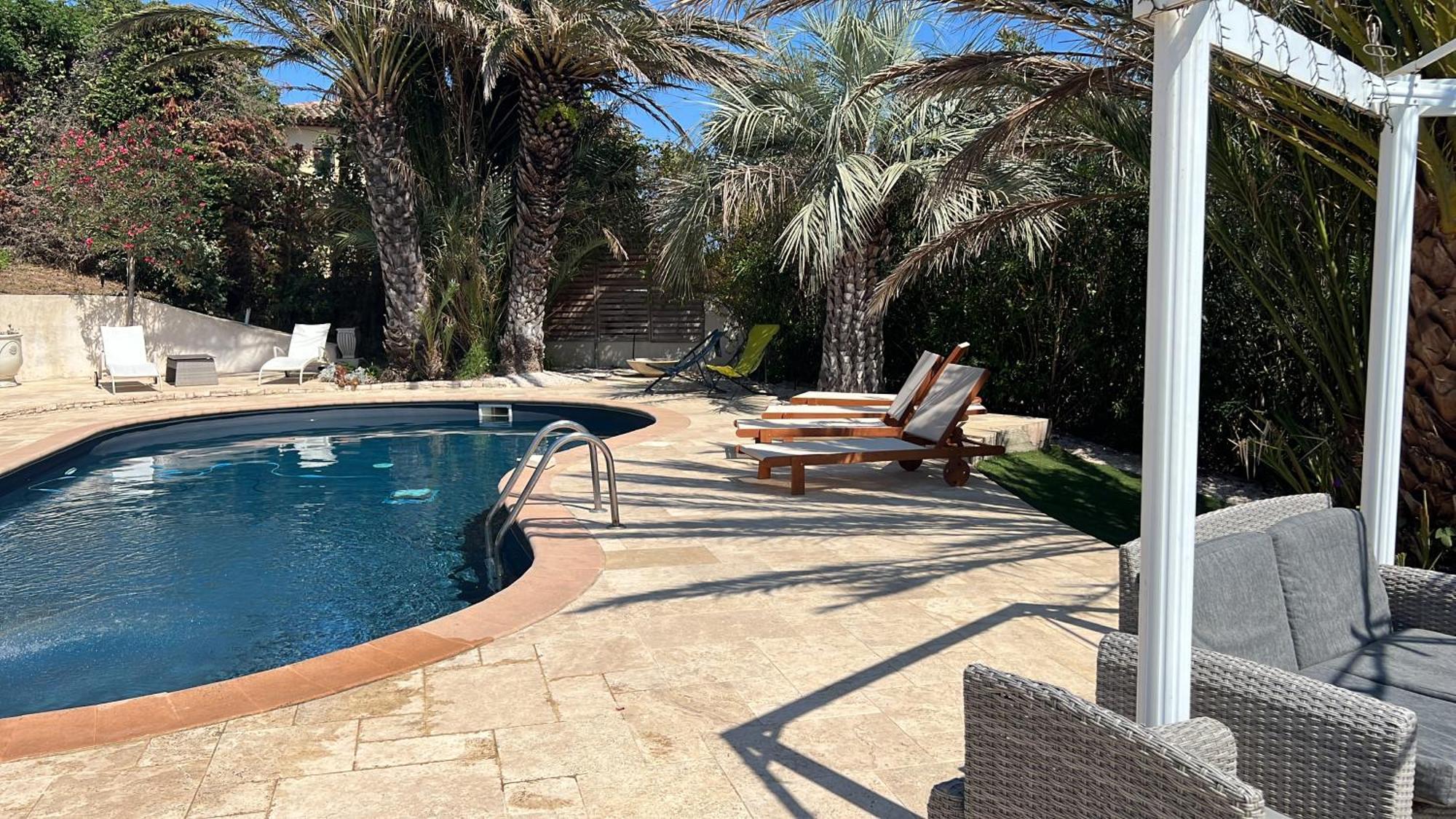 L'Oasis-Les Issambres Bed & Breakfast ภายนอก รูปภาพ